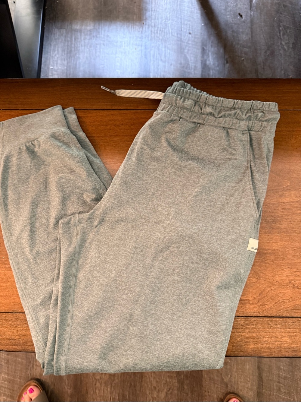 Vuori Women's Heather Green Elastic Waist Joggers